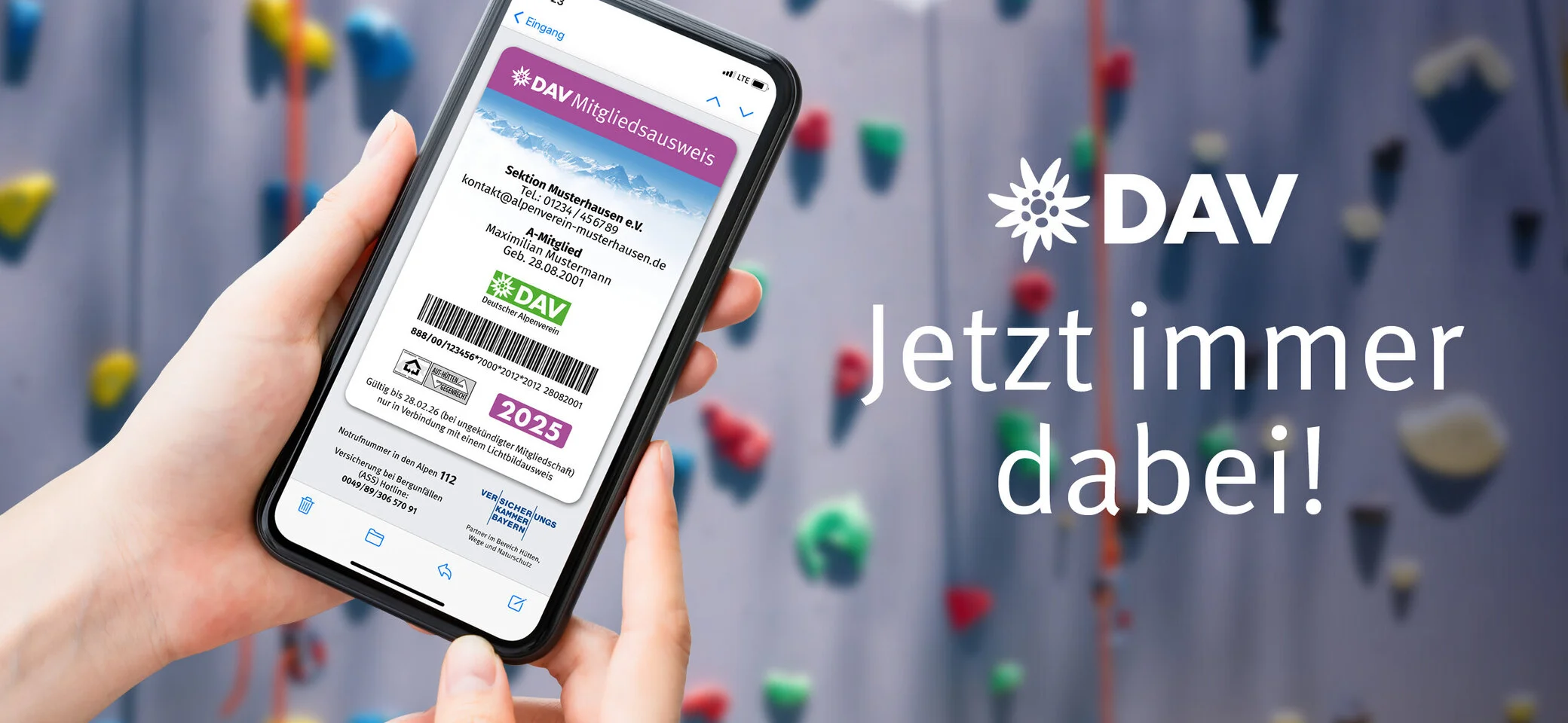 Digitaler Mitgliedsausweis des DAV | © DAV Ein Smartphone mit dem digitalen Mitgliedsausweis im Display | © DAV